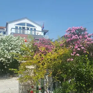 Oleander In Apartment Pakoštane